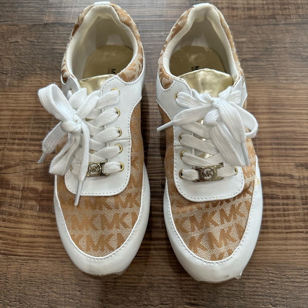 Michael Kors Monyka Low Cut Sneaker Size 4